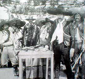 José Carlos Ruiz, Jaime Fernández, Chano Urueta, Antonio Aguilar y Mario Almada en Emiliano Zapata (Dir. Felipe Cazals, 1970)