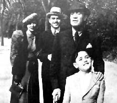 Consuelo Frank, Pedro Armendáriz, Joaquín Busquets y Narciso Busquets en Una luz en mi camino