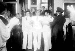 Rafael Baledón al centro, protagonista de La Sucesión