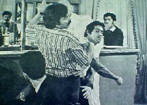 Andrés García golpea a Gonzalo Martínez, en escena de El principio