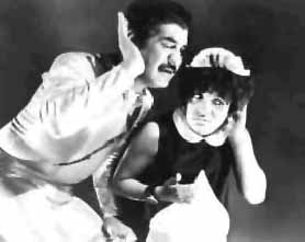 Eleazar García Chelelo y Leonorilda Ochoa en Cazadores de espías (Dir. Rafael Baledón, 1968)