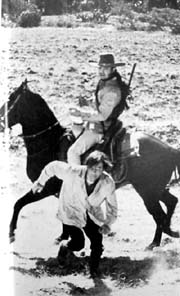 A caballo, Claudio Obregón en escena de Reed, México insurgente