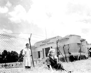 Joaquín Cordero y Luz María Aguilar en Manicomio