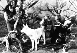 Manuel El loco Valdés, Cesáreo Quesadas Pulgarcito, María Gracia y Rafael Muñoz Sanranón en Caperucita y Pulgacito vs los monstruos